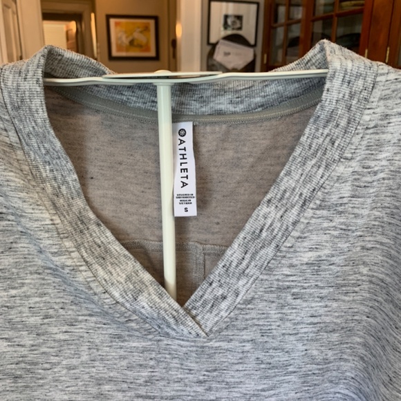 Athleta Serenity Sweatshirt‎ tee. Worn 2-3x - Picture 5 of 5